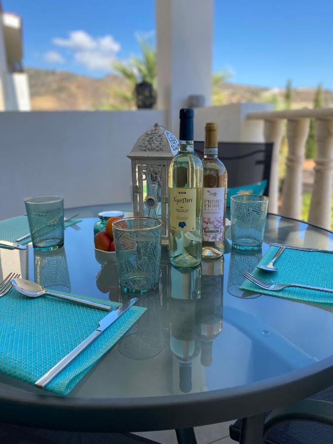 Beautiful 2 Bed Apartment In Peyia Valley, Paphos 외부 사진