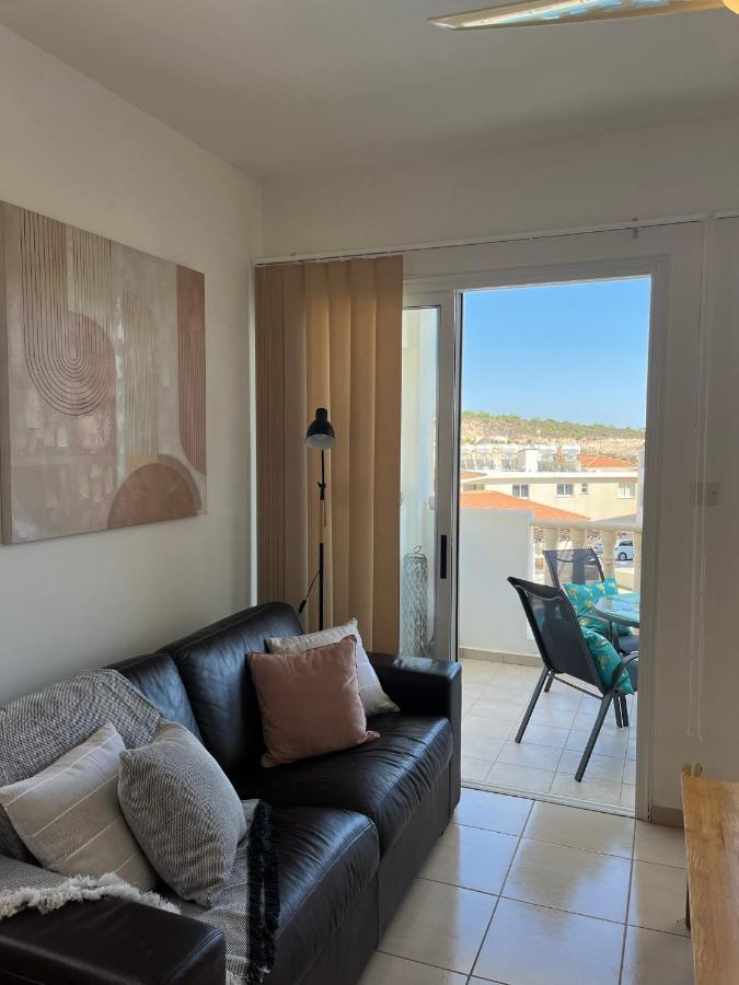 Beautiful 2 Bed Apartment In Peyia Valley, Paphos 외부 사진